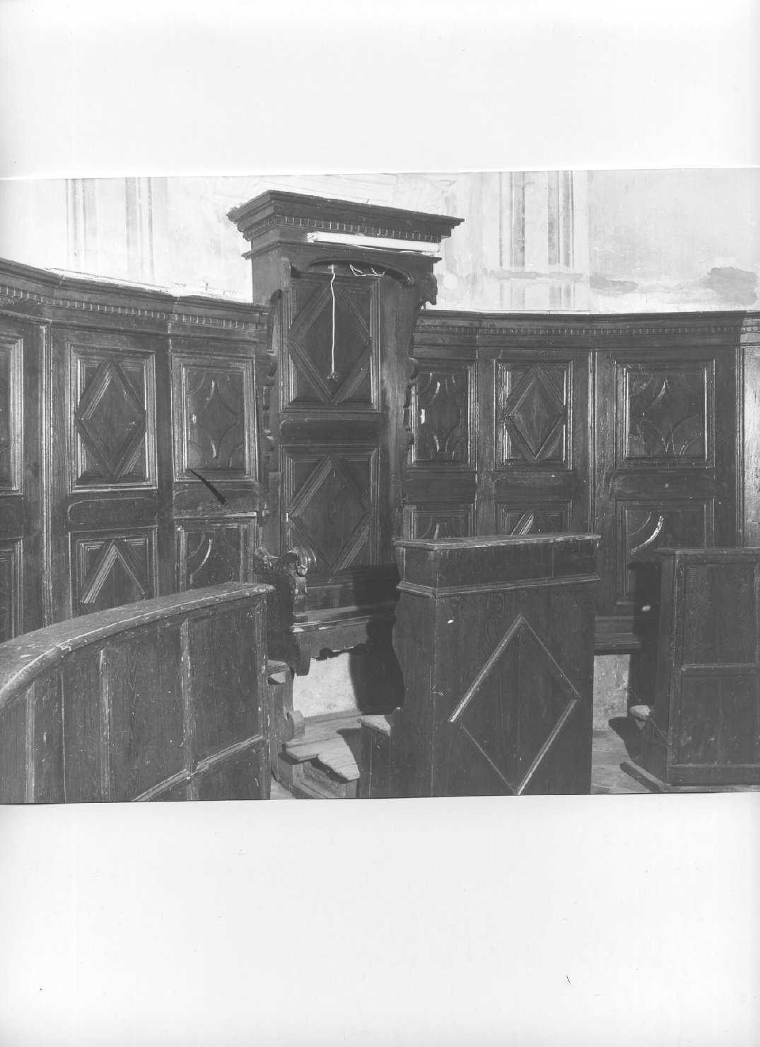 stalli del coro, insieme - bottega ligure (fine/inizio secc. XVII/ XVIII)