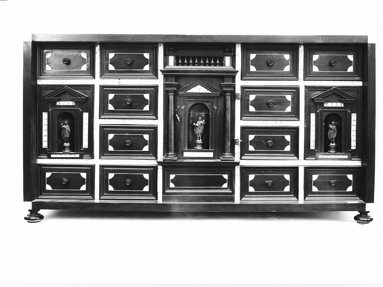 figura maschile (stipo, opera isolata) - produzione napoletana (?) (sec. XVII)