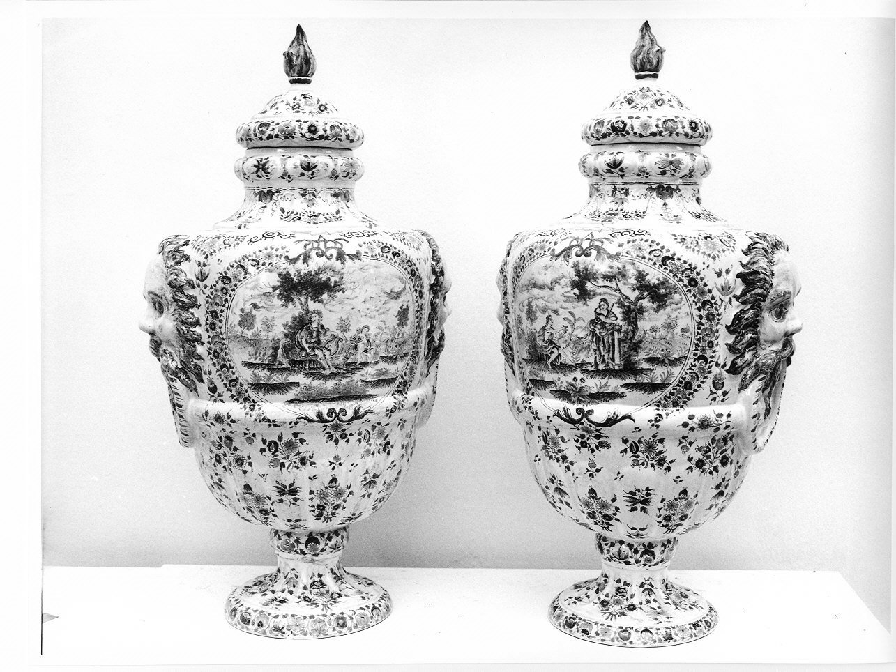scena campestre con figure (vaso, coppia) - manifattura di Moustiers (metà sec. XVIII)