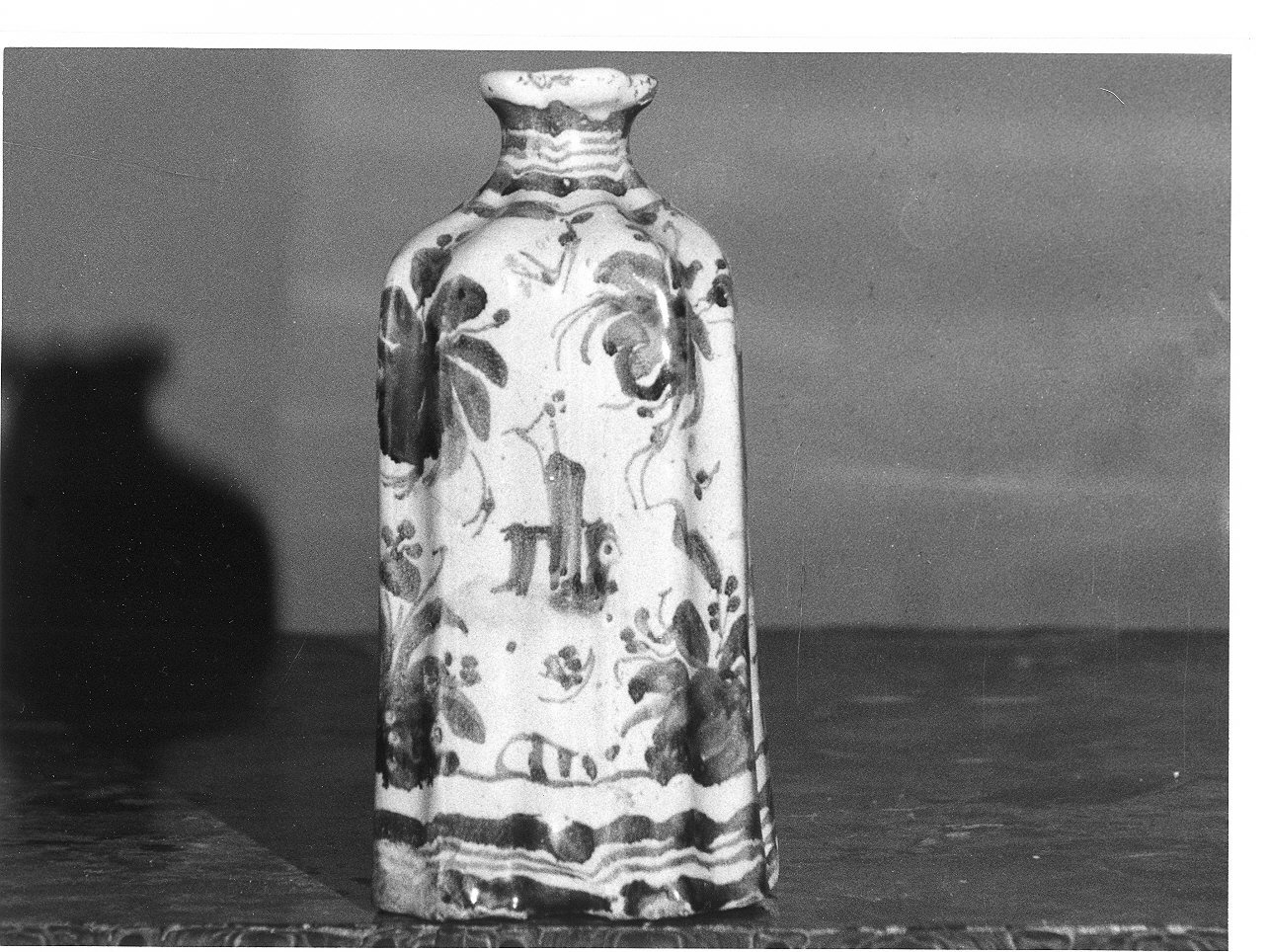 motivi decorativi vegetali con uccelli (bottiglia, coppia) - manifattura ligure (sec. XVIII)