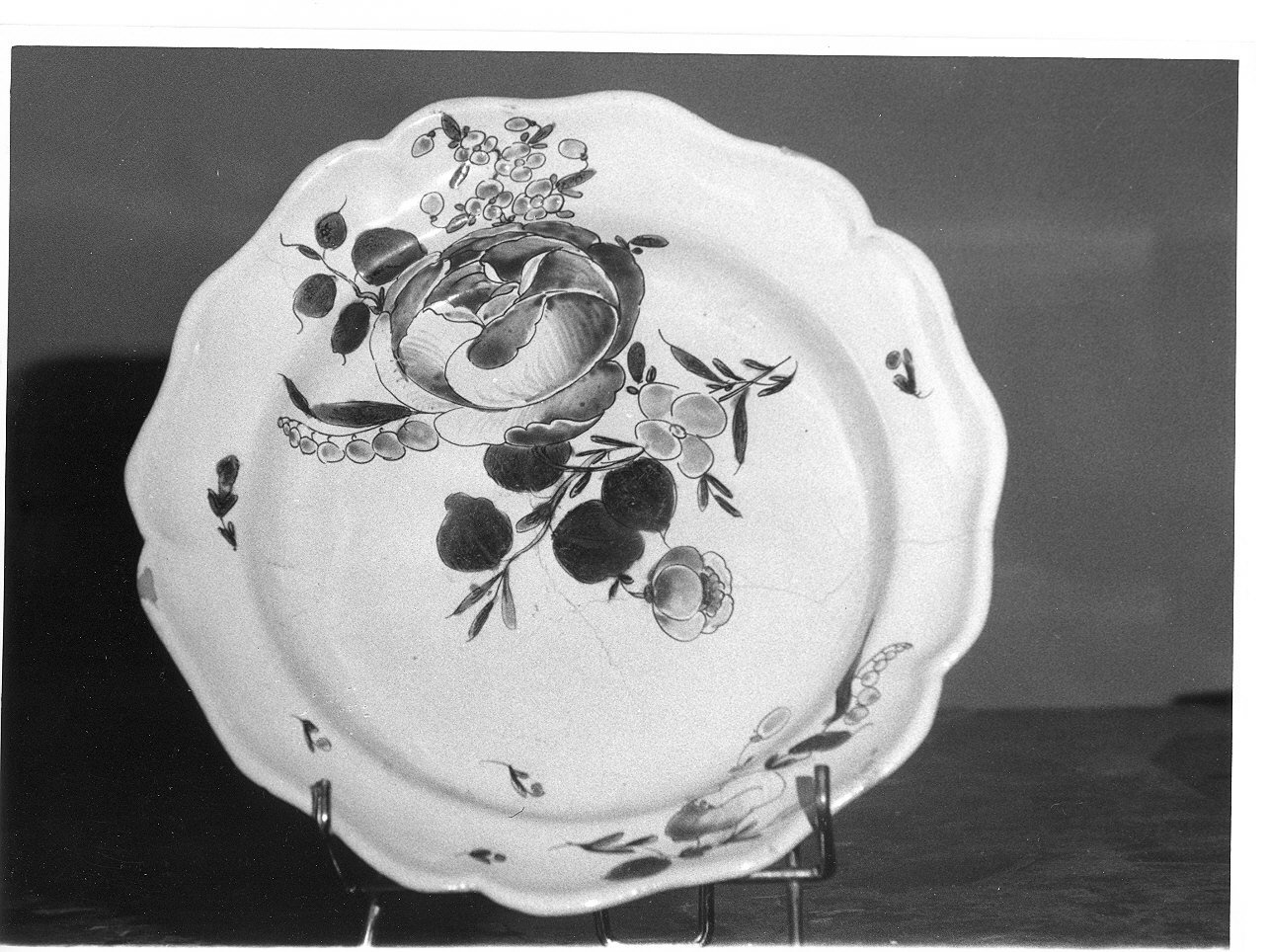 motivi decorativi floreali (piatto, opera isolata) di Boselli Giacomo (bottega) (seconda metà sec. XVIII)
