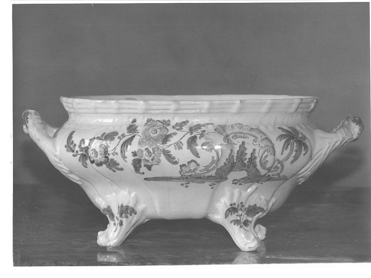 motivi decorativi vegetali (zuppiera, opera isolata) di Manifattura Antonibon Pasquale (bottega) (sec. XVIII)