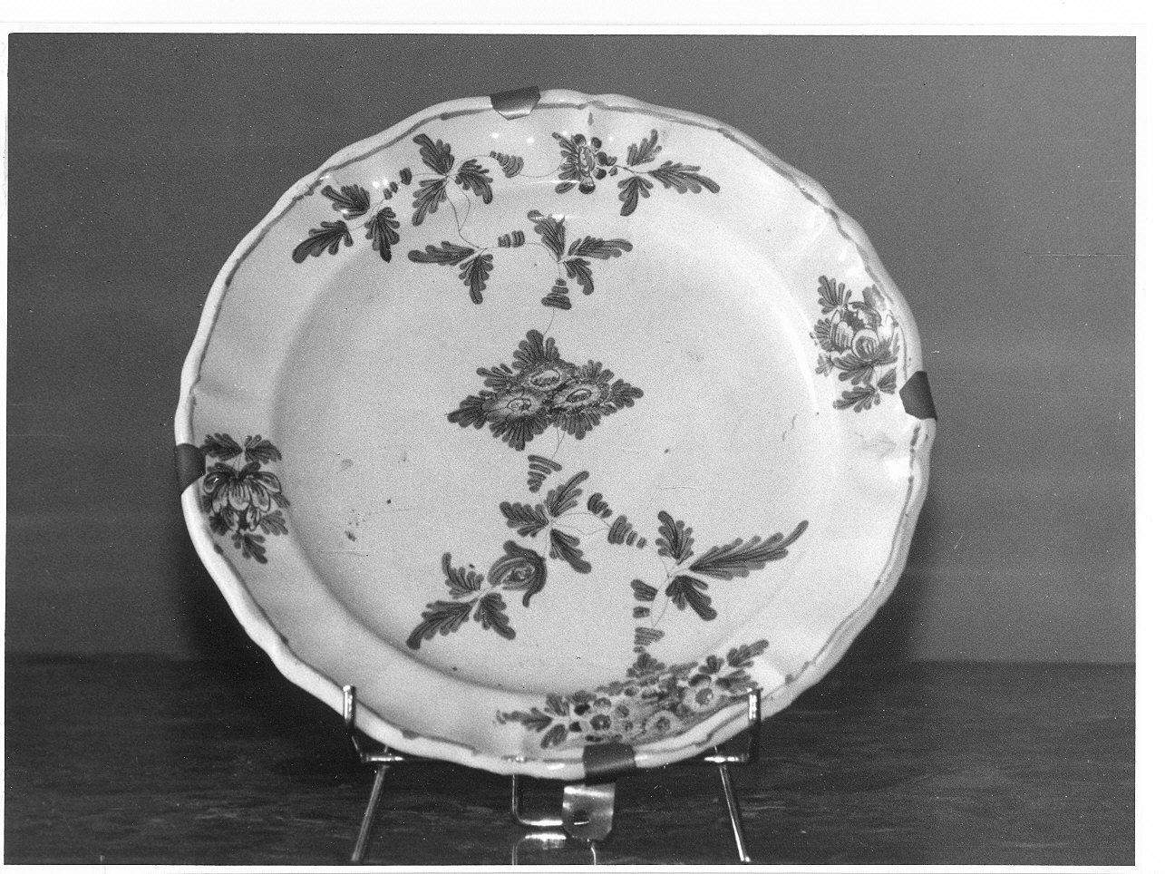 motivi decorativi floreali (piatto, coppia) di Manifattura Antonibon Pasquale (bottega) (seconda metà sec. XVIII)