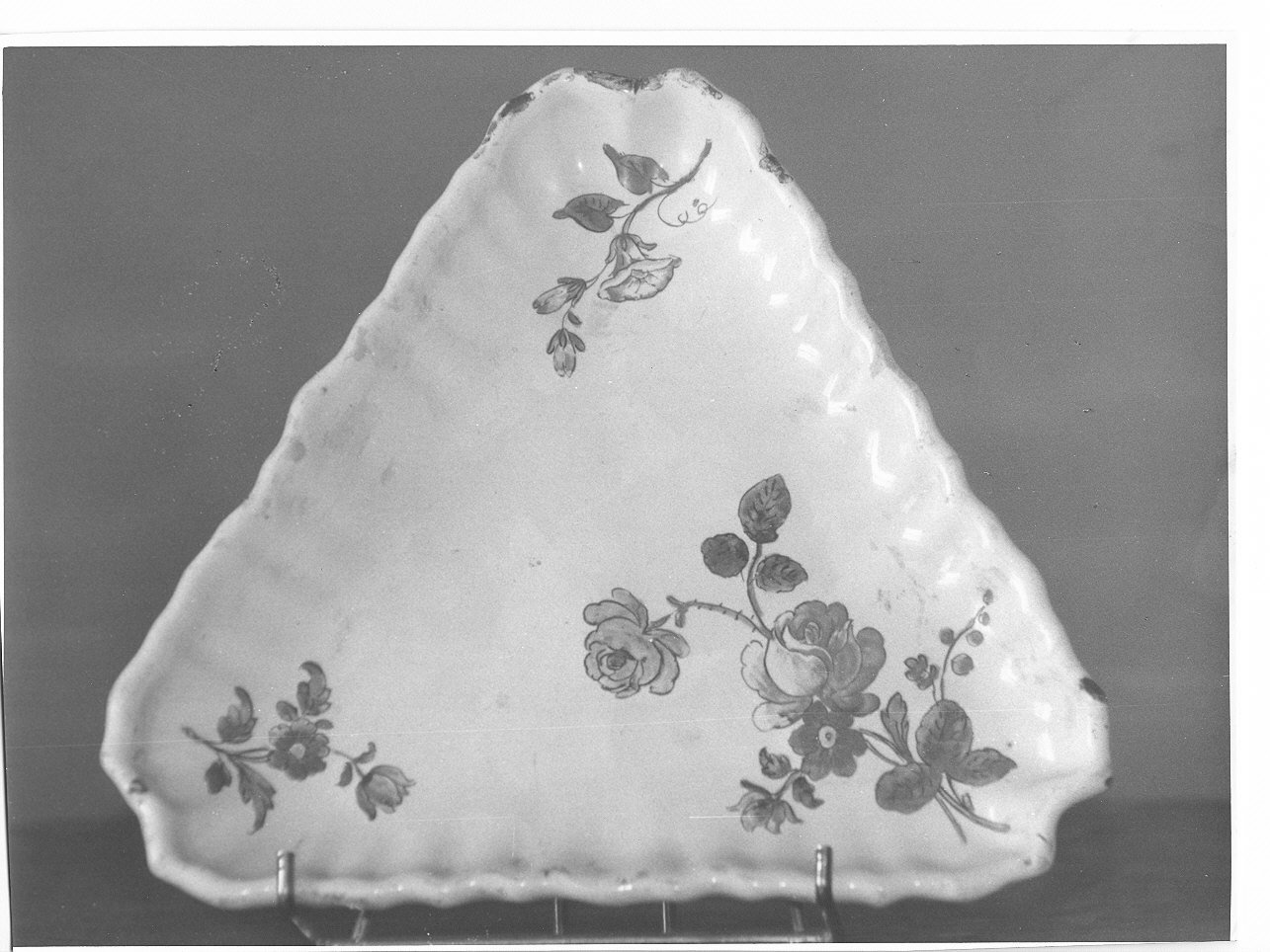 motivi decorativi floreali (vassoio, coppia) - manifattura Italia settentrionale (sec. XVIII, sec. XX)