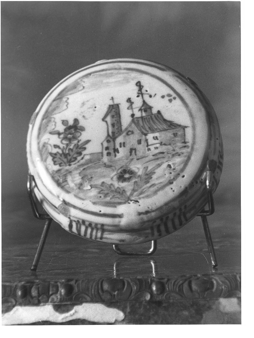 motivi decorativi architettonici (fiasca, opera isolata) - manifattura ligure (prima metà sec. XVIII)