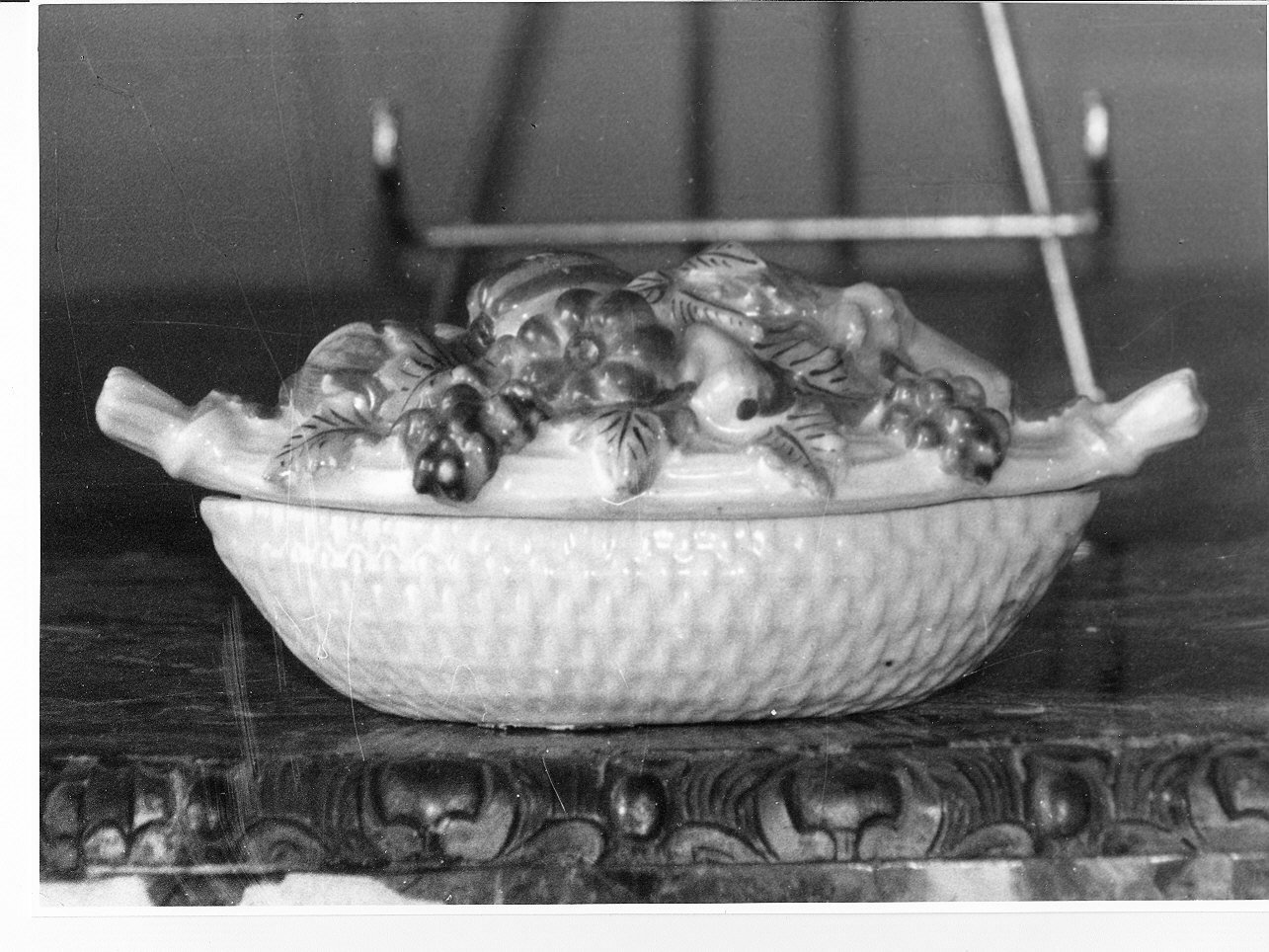 motivo decorativo a intreccio vimineo (scatola, opera isolata) - manifattura francese (seconda metà sec. XIX)