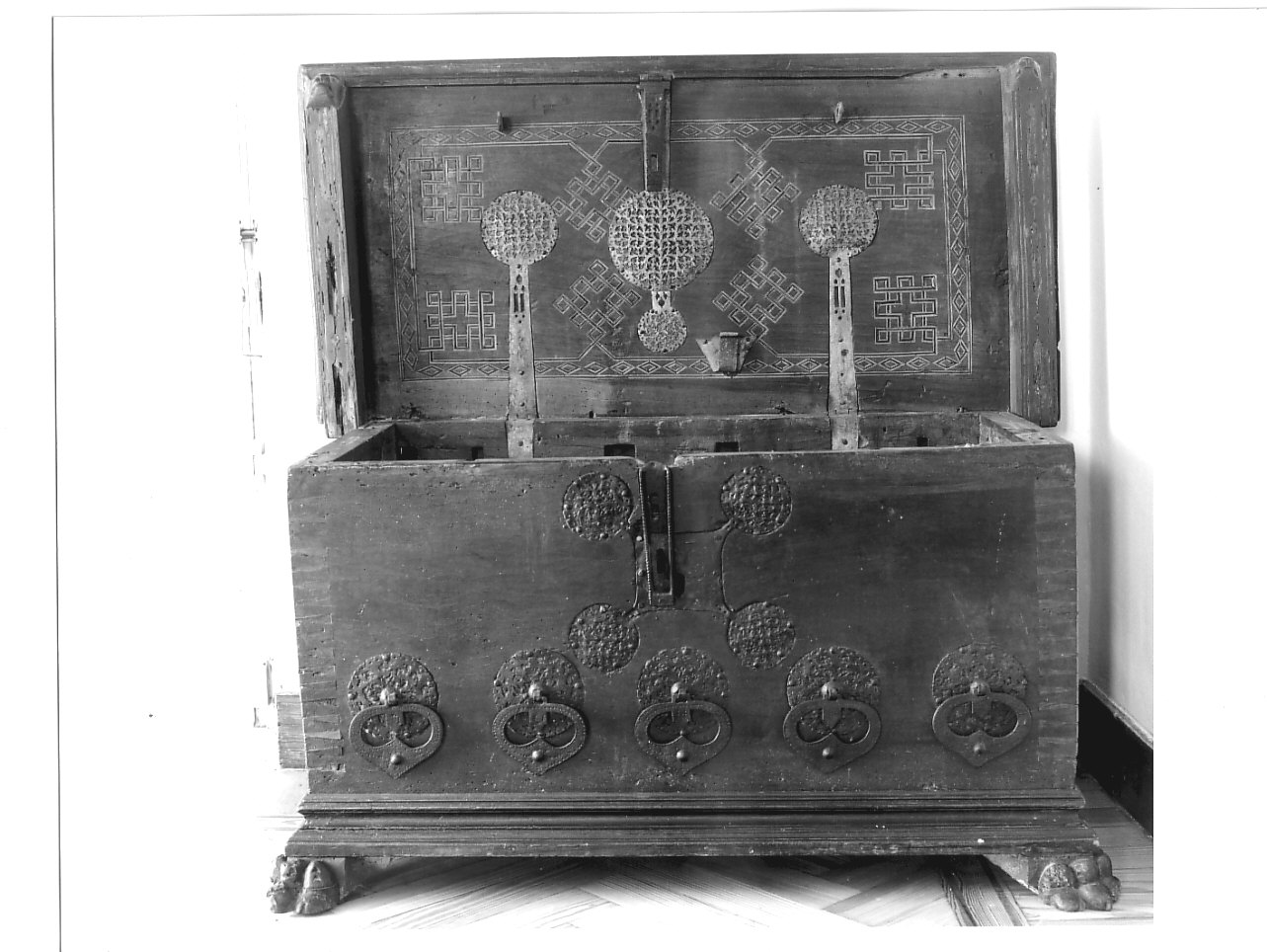 cassone, opera isolata - produzione Italia settentrionale (secc. XV/ XVI)