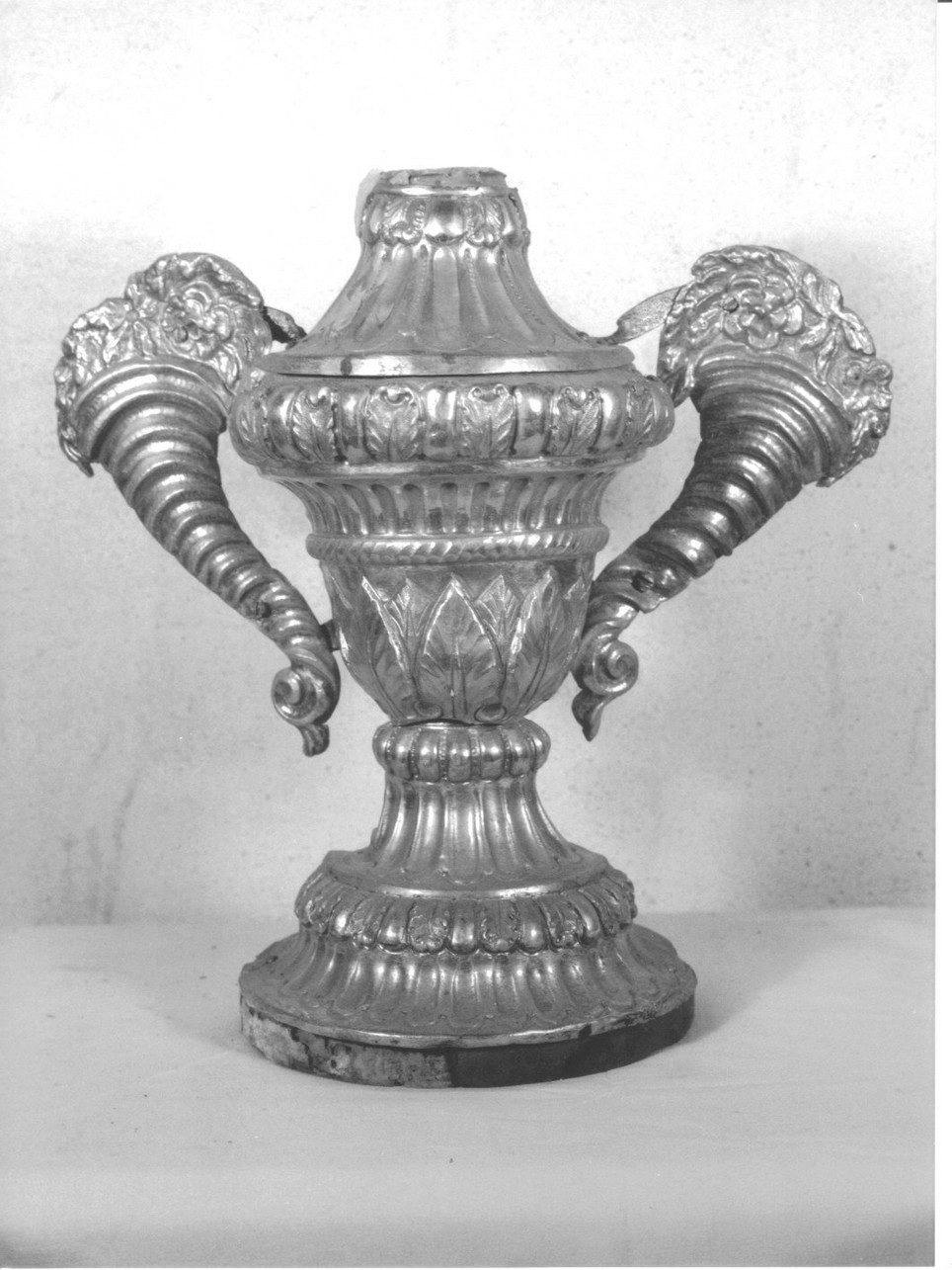 vaso d'altare per composizione floreale, serie - bottega genovese (prima metà sec. XIX)
