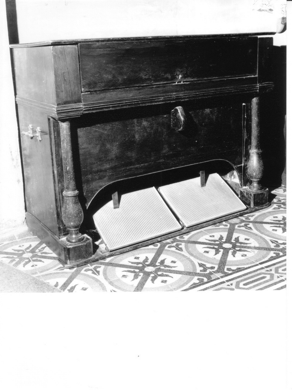 harmonium, opera isolata di Mola Giuseppe (primo quarto sec. XX)