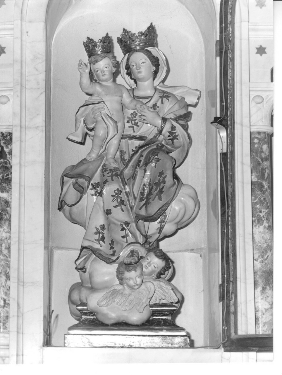 Madonna con Bambino (statua, opera isolata) - bottega genovese (sec. XVIII)