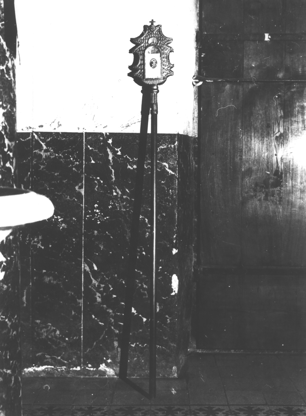 motivi decorativi astratti (asta di insegna processionale, coppia) - bottega italiana (inizio sec. XX)