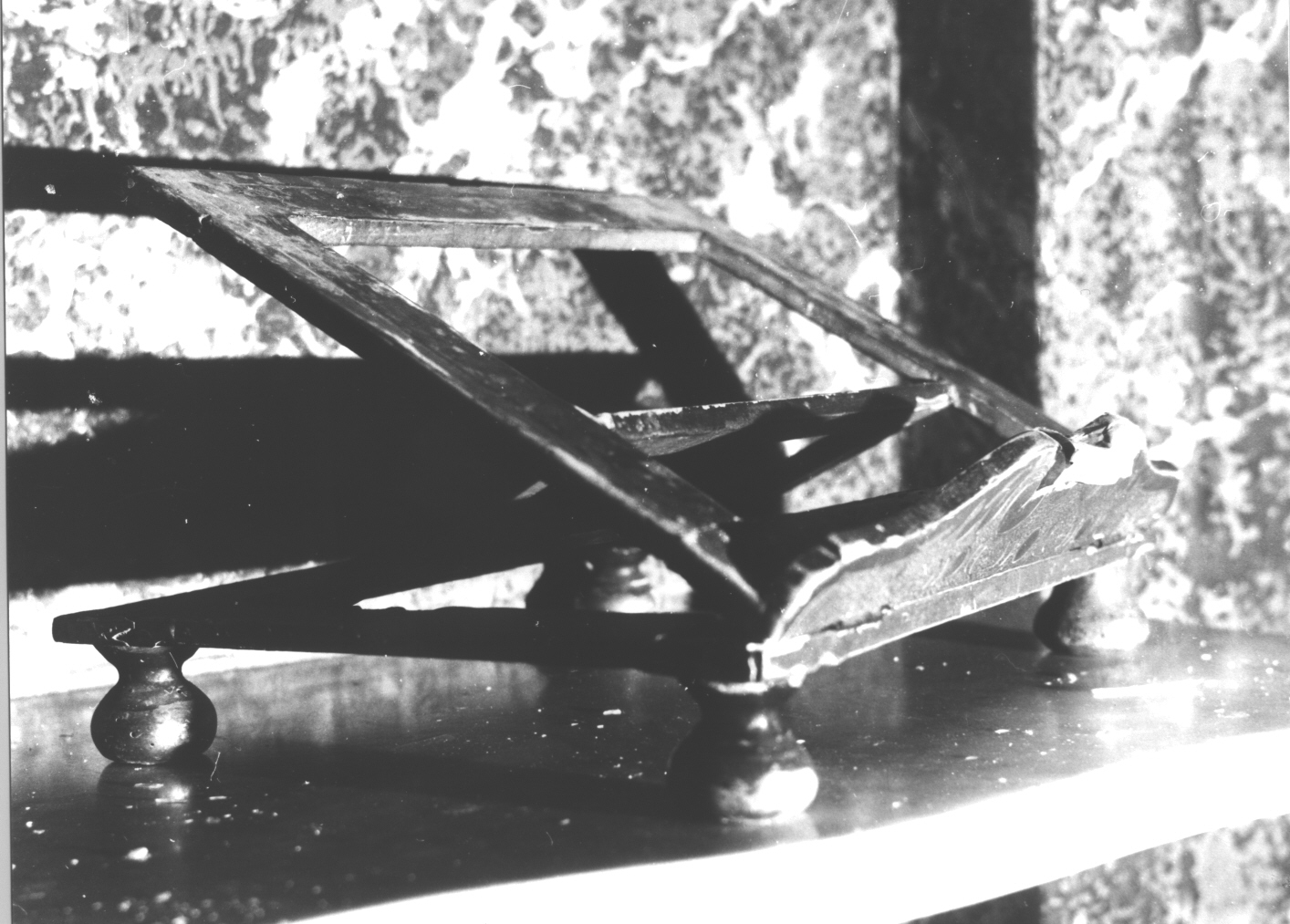 motivi decorativi a dentelli (leggio, opera isolata) - bottega ligure (secc. XIX/ XX)