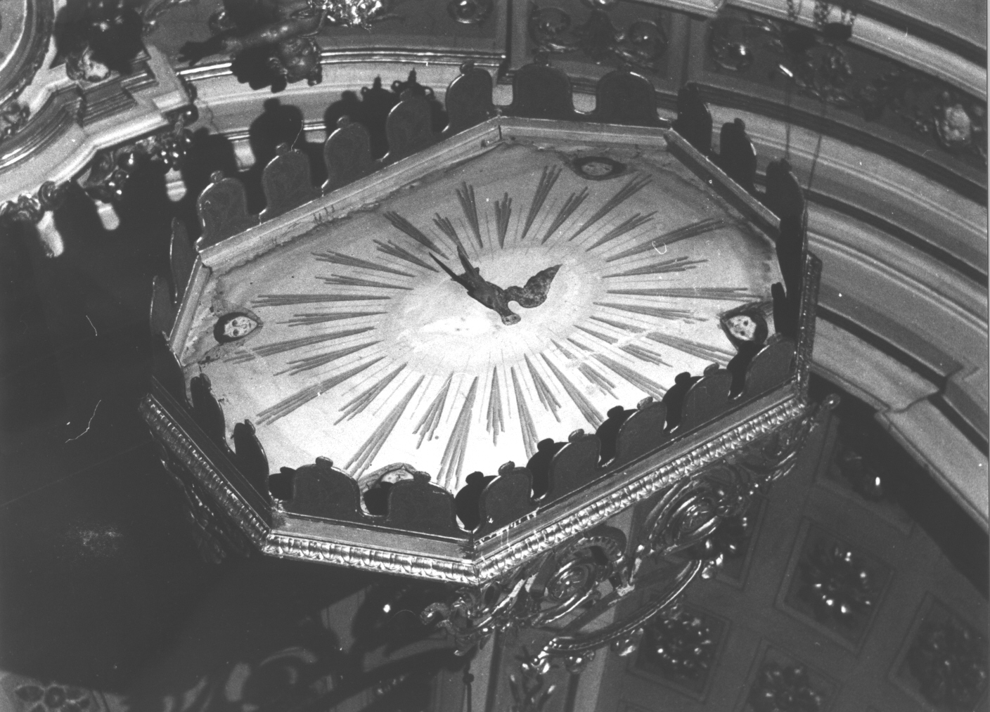 motivi decorativi a girali vegetali/ cherubini/ colomba dello Spirito Santo/ corona (baldacchino, opera isolata) - bottega italiana (sec. XIX)