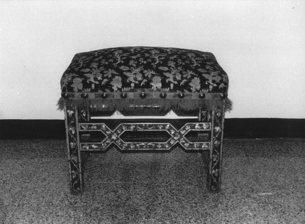 sgabello, opera isolata - produzione europea (sec. XIX)