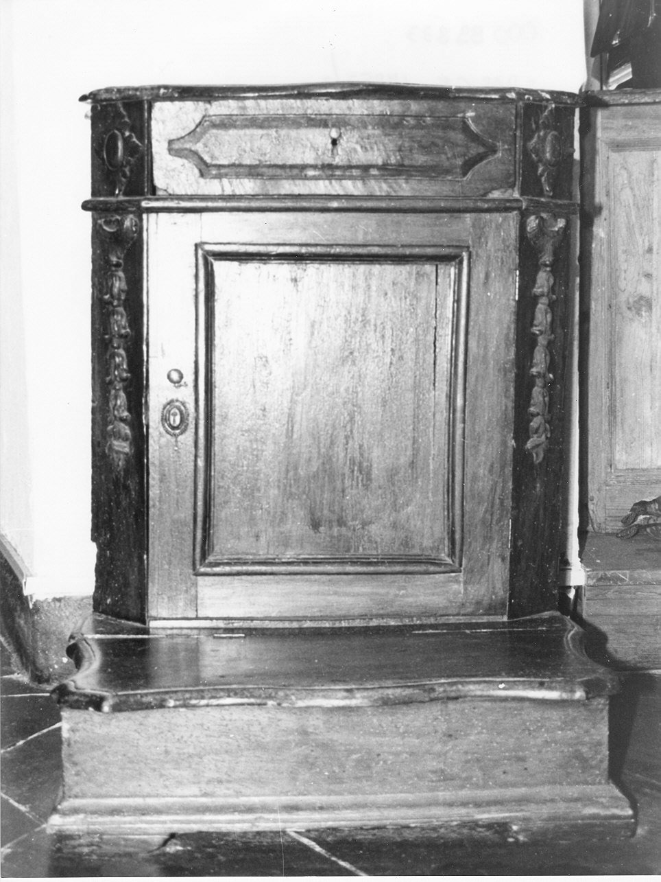 inginocchiatoio - a stipetto, opera isolata - PRODUZIONE LIGURE (prima metà sec. XVIII)