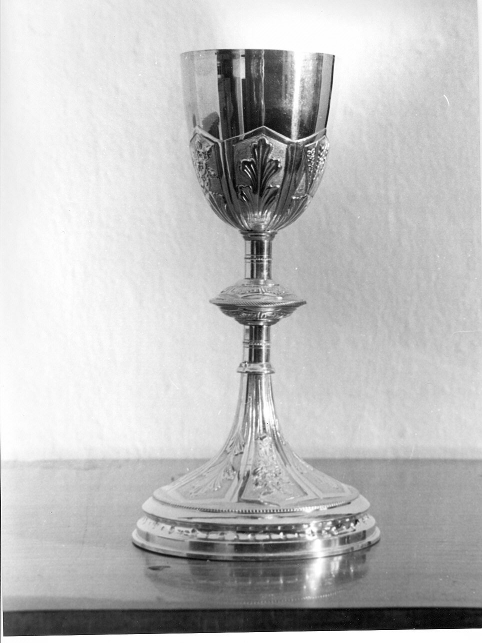 MOTIVI DECORATIVI VEGETALI (calice, opera isolata) - PRODUZIONE LIGURE (secondo quarto sec. XX)