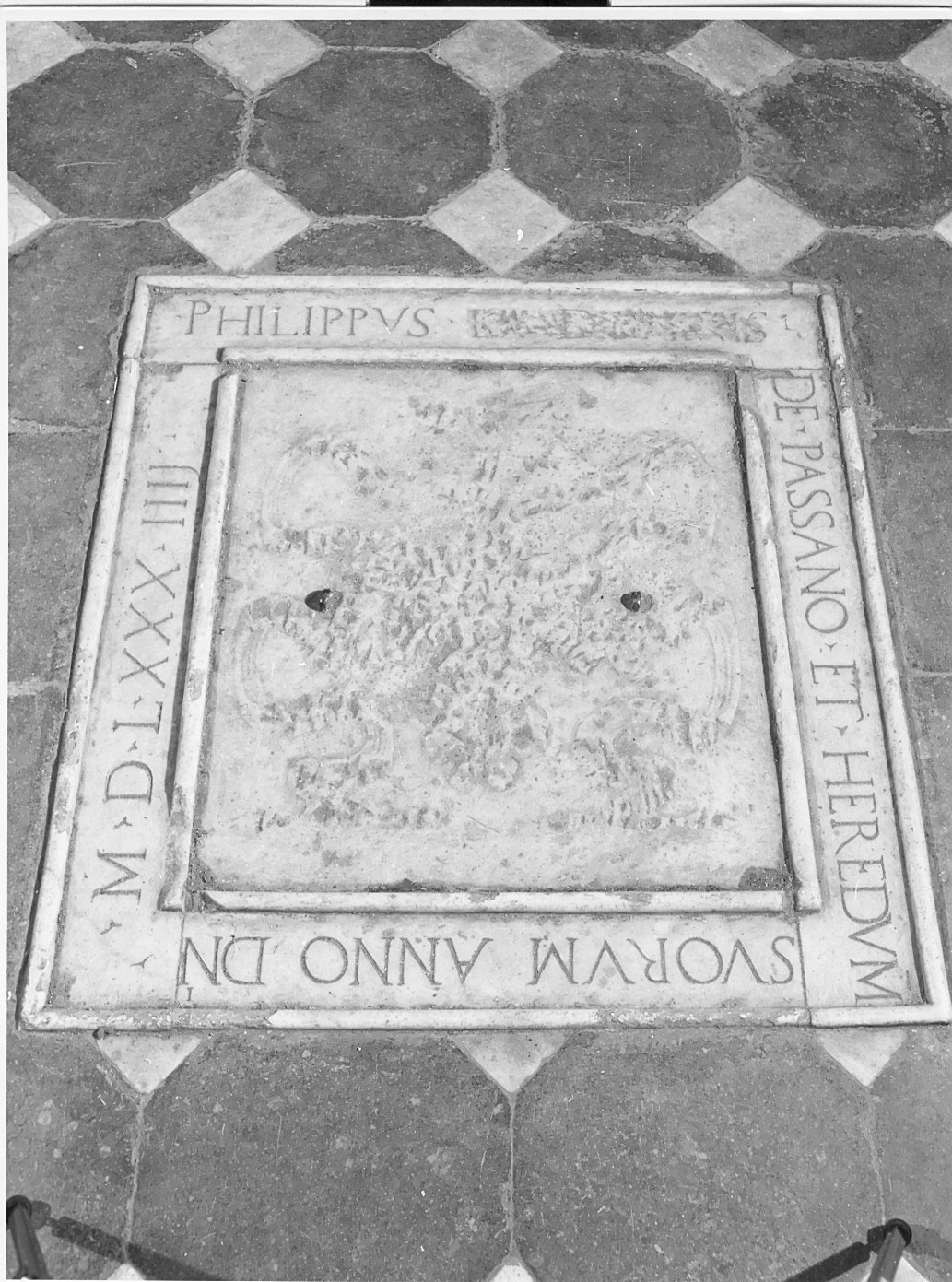 lastra tombale, opera isolata - bottega ligure (sec. XVI)