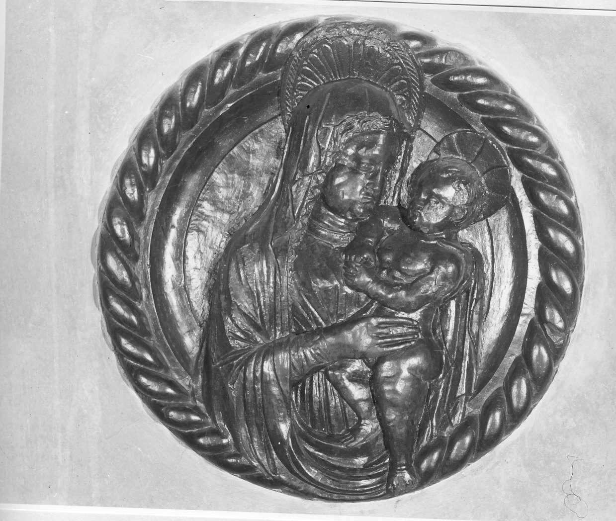 Madonna con Bambino (rilievo, opera isolata) - bottega liguro-lombarda (seconda metà sec. XV)