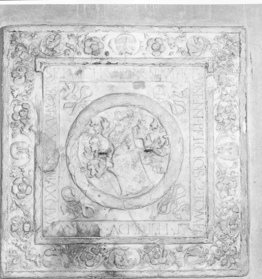 lapide tombale, opera isolata - bottega italiana (sec. XVI)