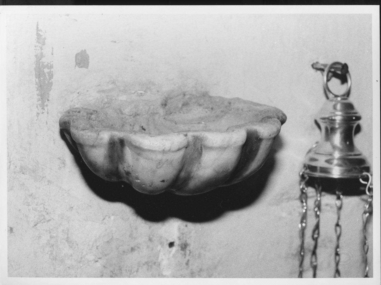 conchiglia (acquasantiera, opera isolata) - bottega ligure (secc. XVII/ XVIII)