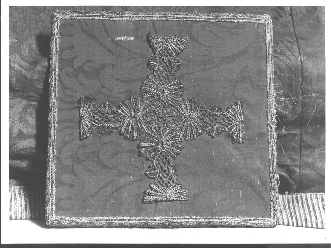 motivi decorativi vegetali (borsa, opera isolata) - manifattura ligure (fine/inizio secc. XVII/ XVIII)