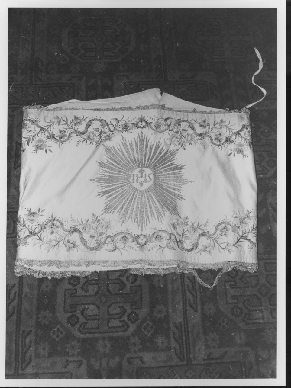 monogramma cristologico (velo omerale, opera isolata) - manifattura ligure (prima metà sec. XIX)