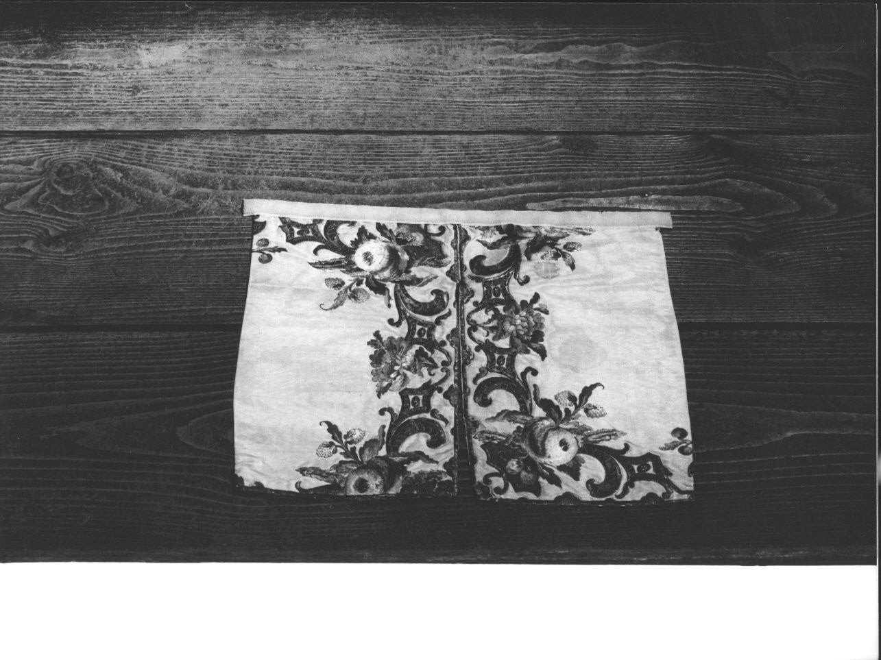 conopeo di tabernacolo, opera isolata - manifattura ligure (seconda metà sec. XVIII)