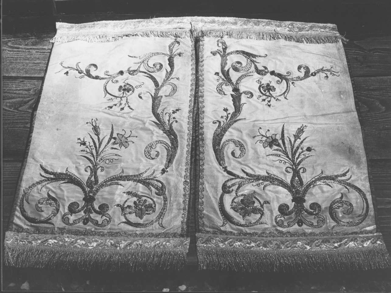 conopeo di tabernacolo, opera isolata - manifattura ligure (prima metà sec. XIX)