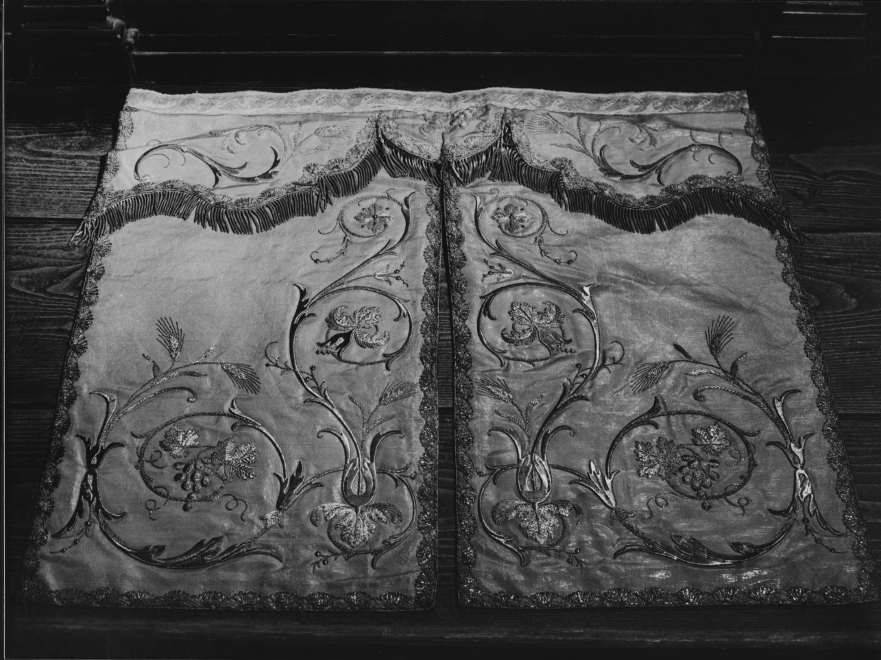 conopeo di tabernacolo, opera isolata - manifattura ligure (prima metà sec. XIX)