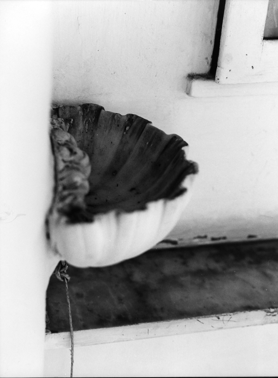 acquasantiera, opera isolata - bottega genovese (sec. XVIII)