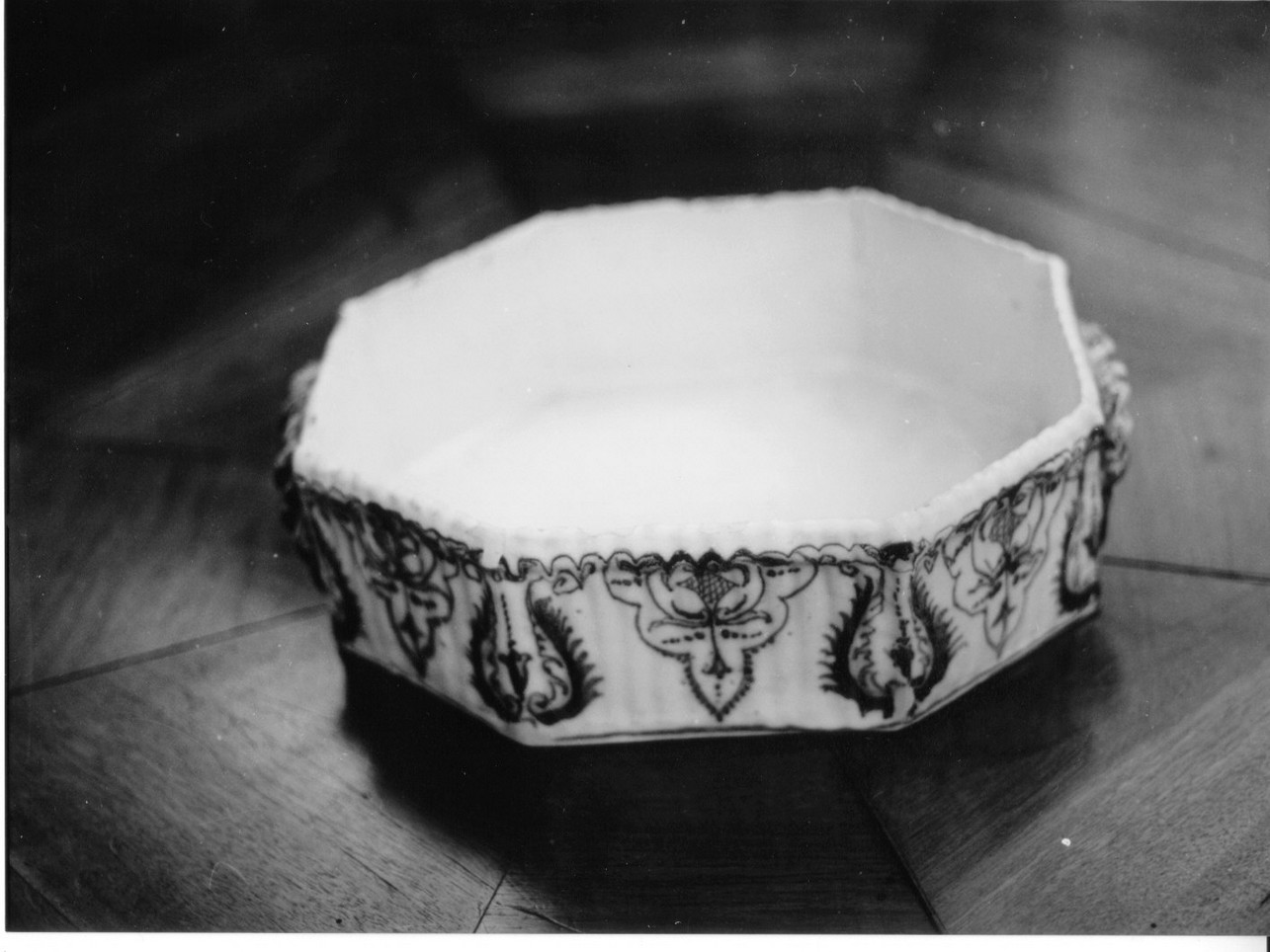 centro tavola, opera isolata di Manifattura Chiodo (prima metà sec. XVIII)