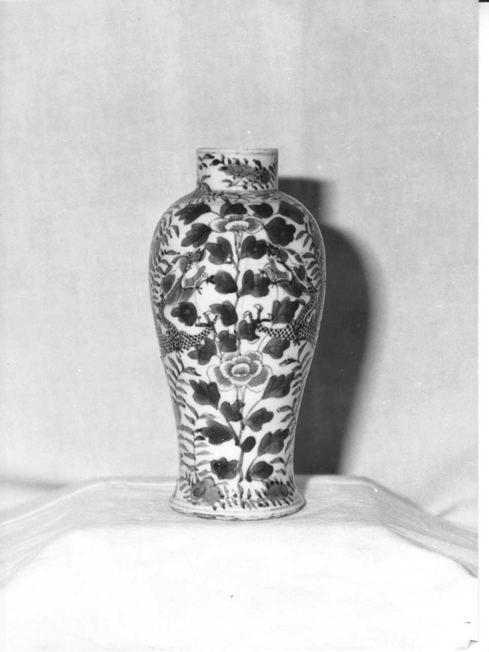 motivi decorativi floreali (vaso, opera isolata) - bottega cinese (inizio sec. XVIII)