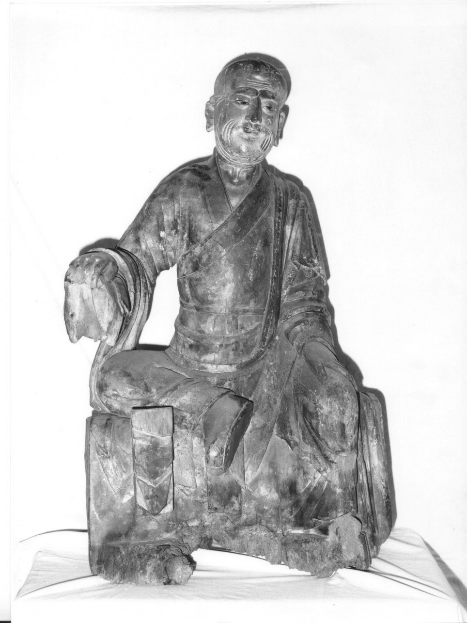 figura maschile seduta (scultura, coppia) - bottega cinese (?) (secc. XII/ XV)