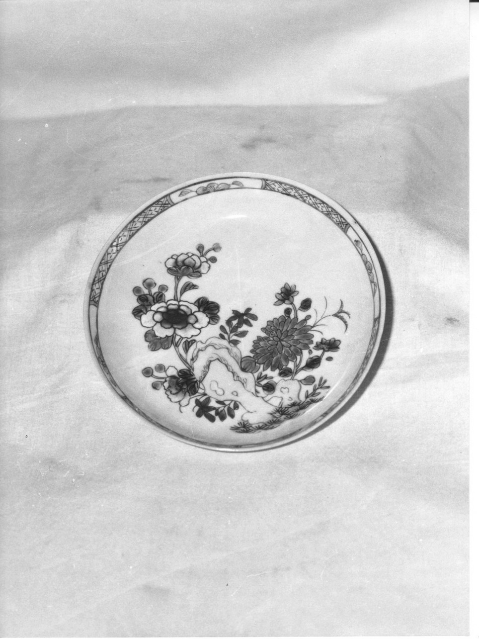 motivi decorativi floreali (piattino, serie) - bottega cinese (secc. XVIII/ XIX)