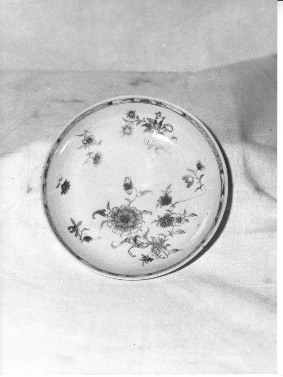 motivi decorativi floreali (piattino, serie) - bottega cinese (fine/inizio secc. XVIII/ XIX)