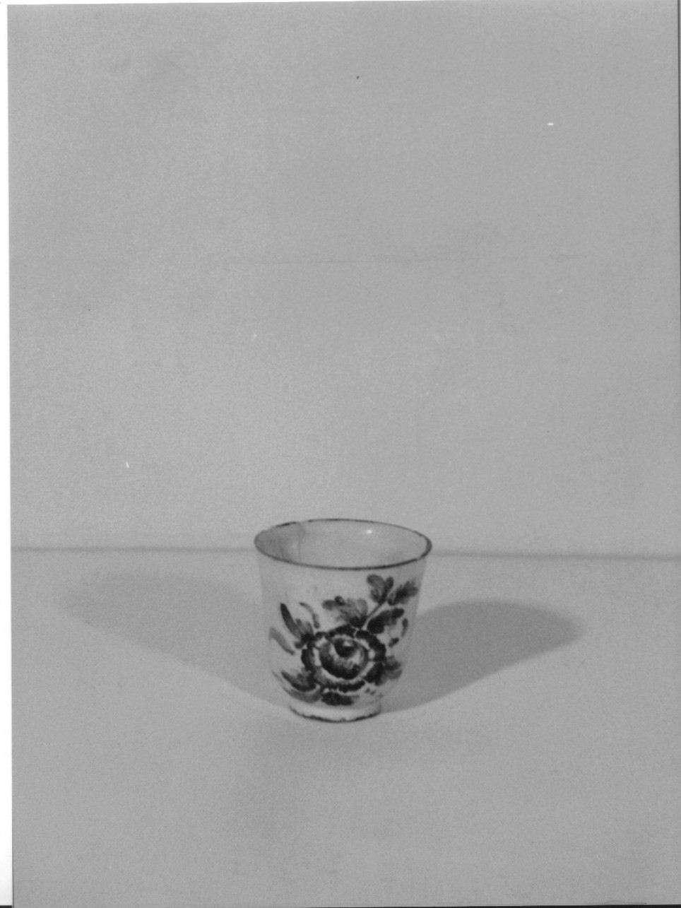 motivi decorativi floreali (tazzina, opera isolata) - bottega savonese (sec. XVIII)