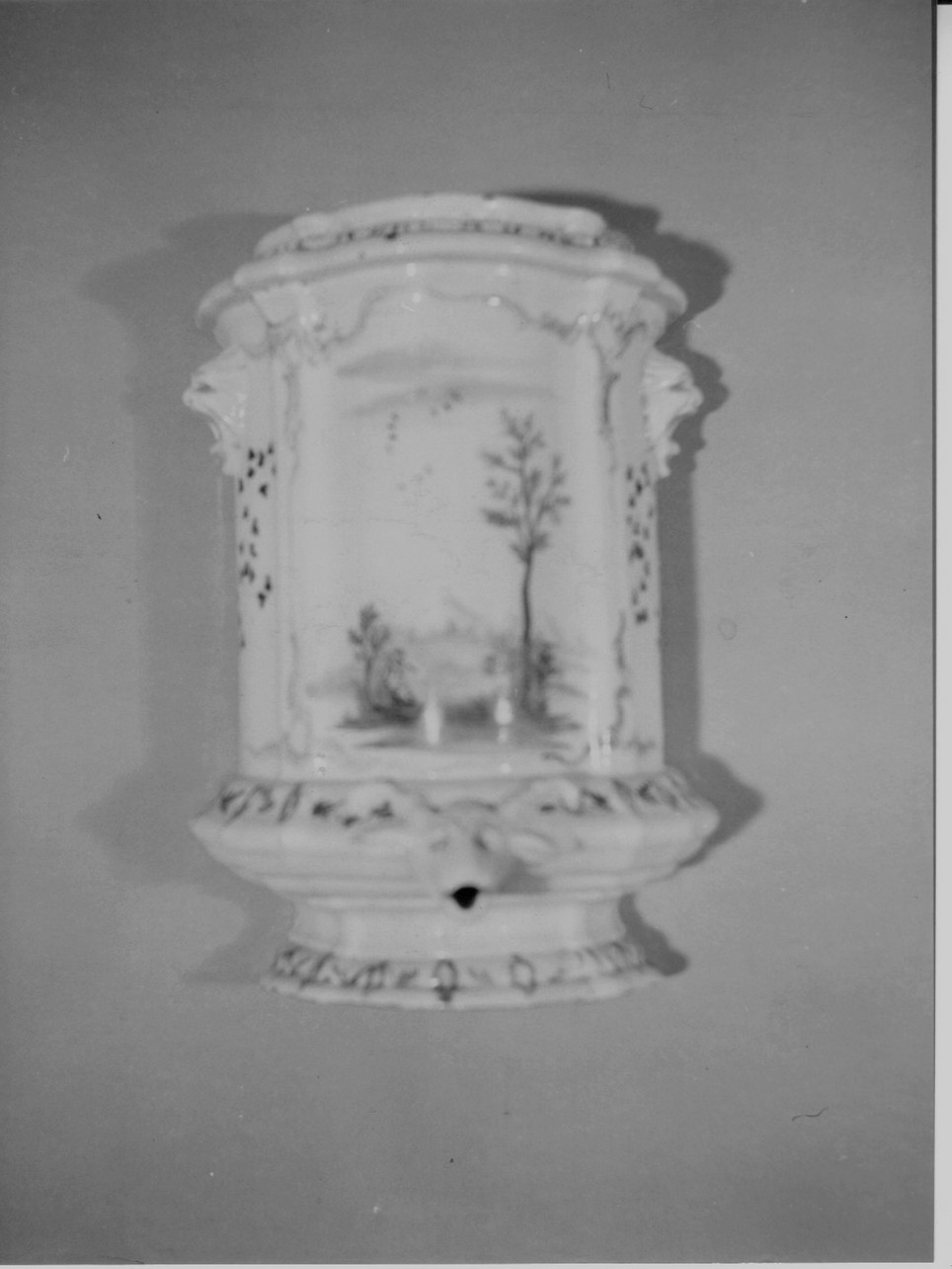scena campestre con figure (fontana, opera isolata) - manifattura di Moustiers (prima metà sec. XVIII)