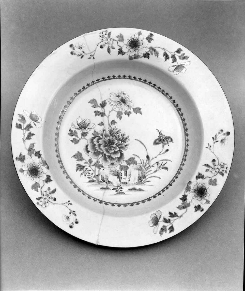 piatto, opera isolata - bottega cinese (metà sec. XVIII)