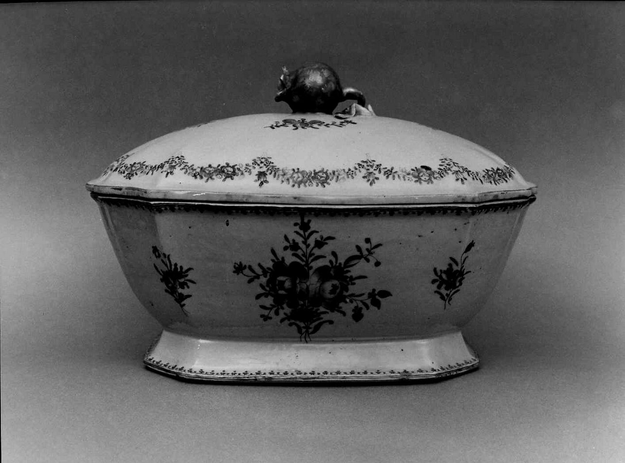 zuppiera, opera isolata - bottega cinese (seconda metà sec. XVIII)