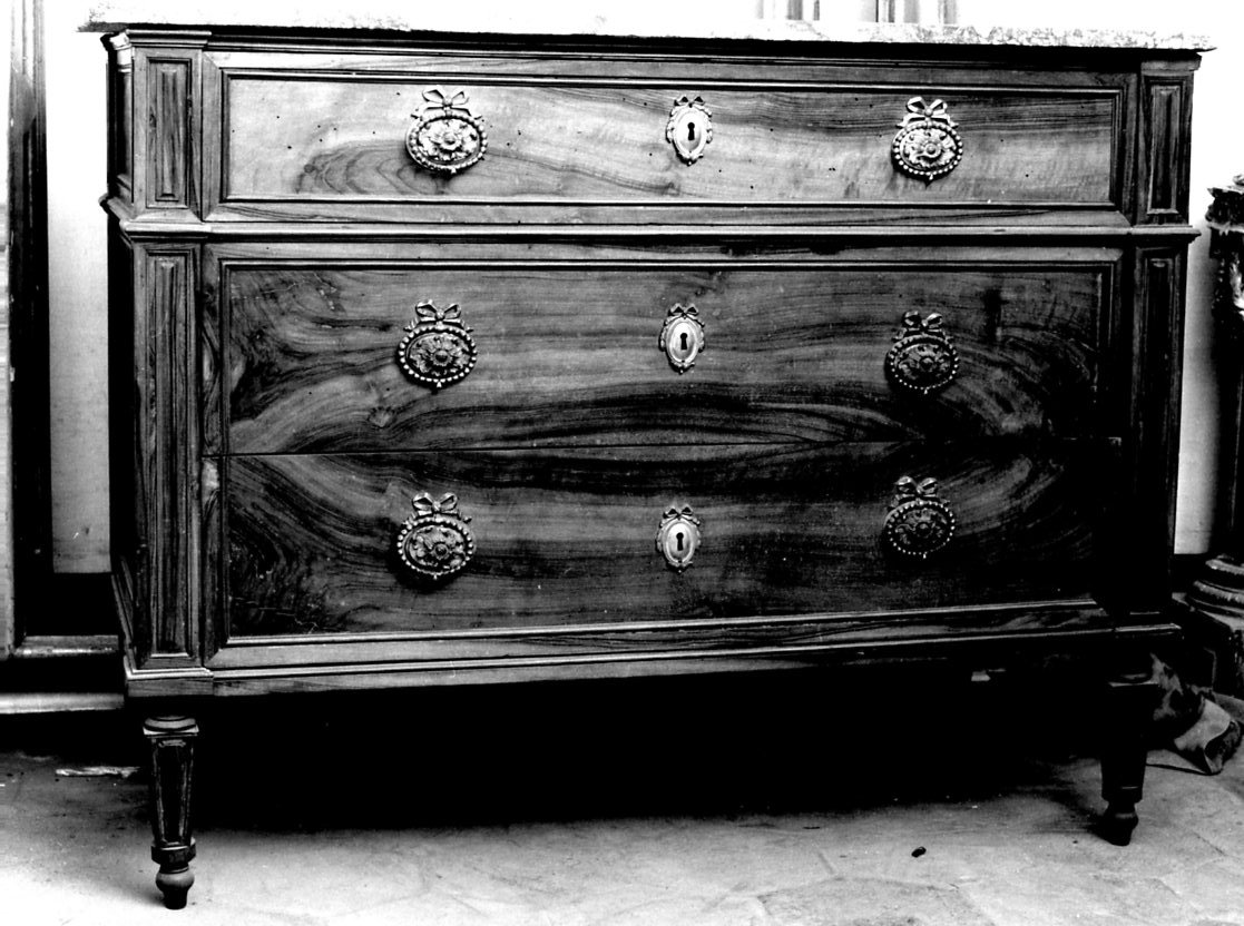 cassettone, opera isolata - bottega italiana (sec. XVIII)