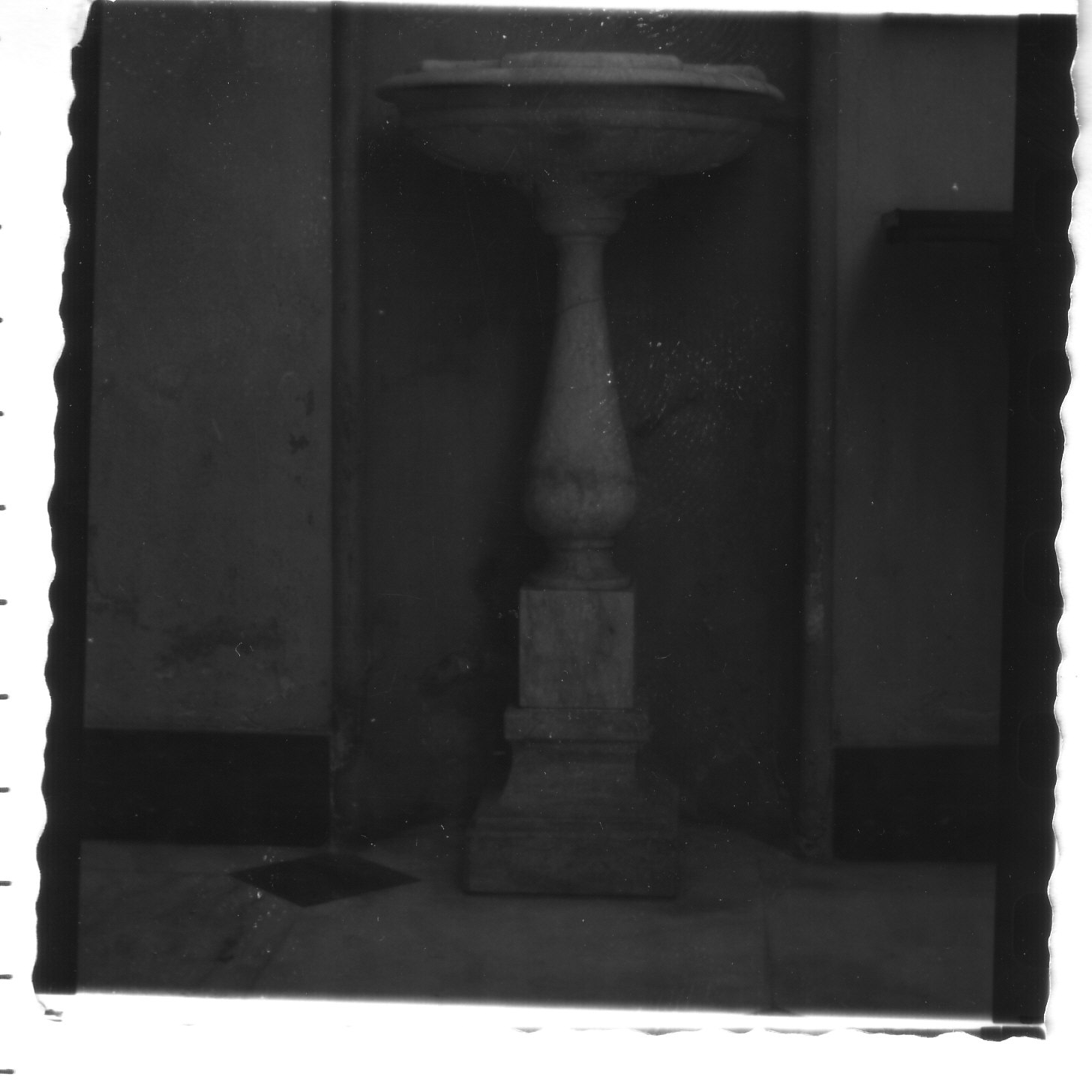 acquasantiera, opera isolata - bottega ligure (sec. XIX)