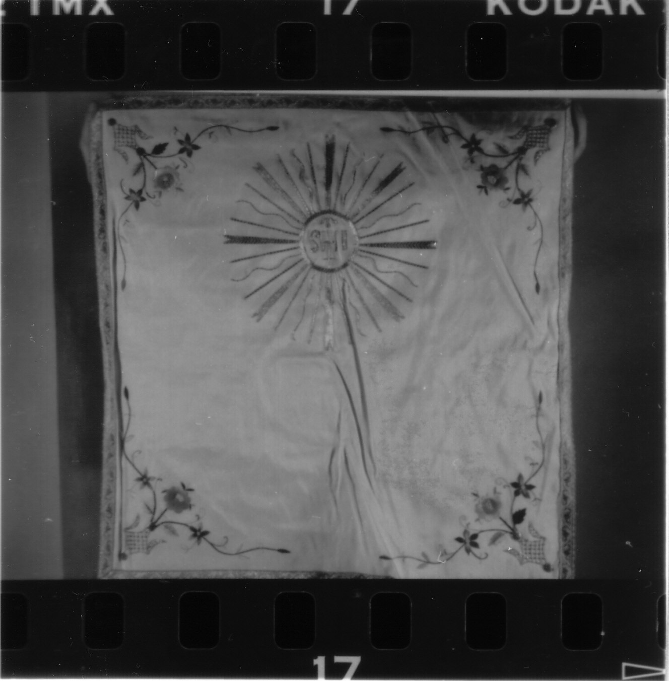 monogramma cristologico (velo di calice, opera isolata) - manifattura ligure (sec. XX)