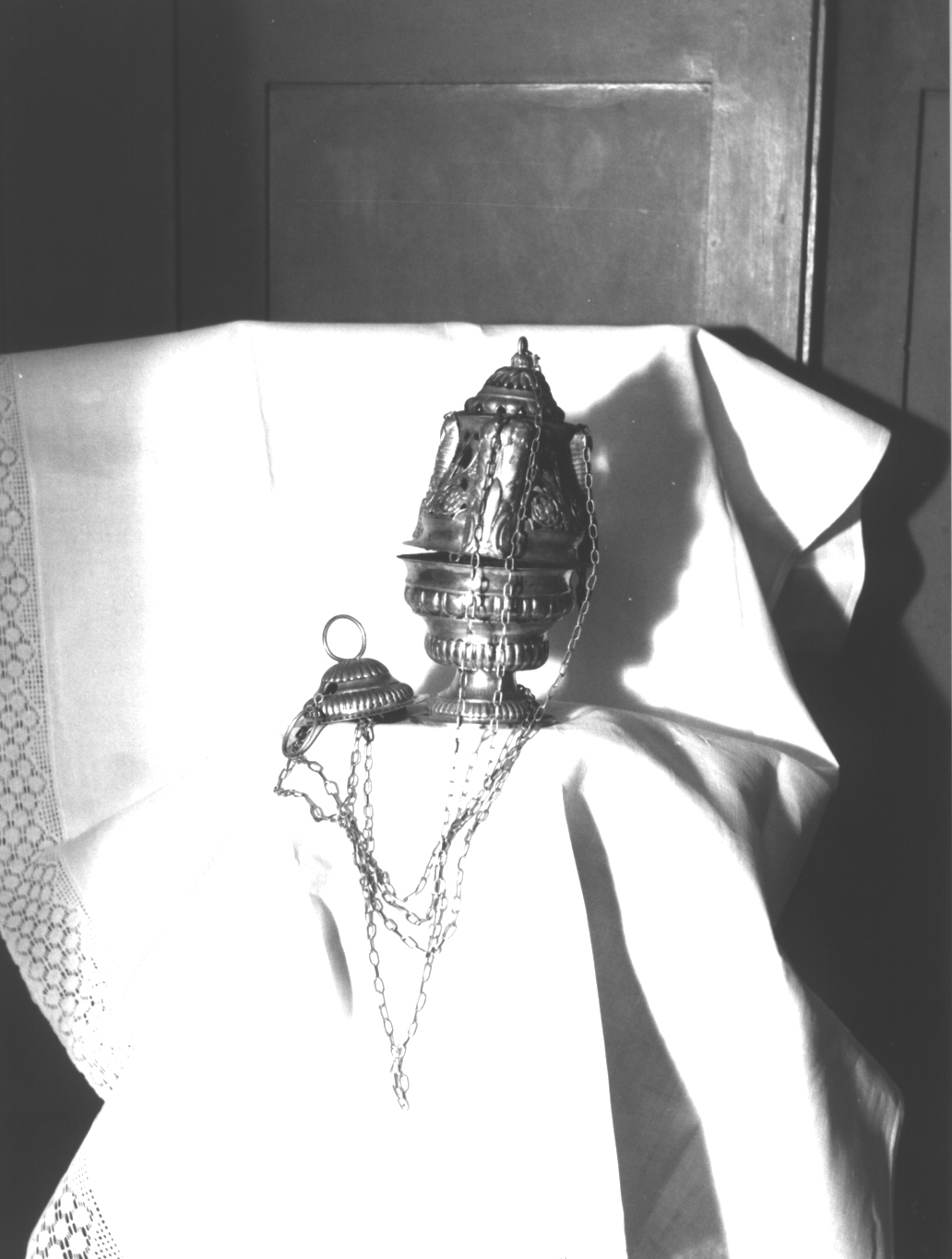 motivi decorativi a dentelli/ motivi decorativi a foglie d'acanto/ motivi decorativi vegetali (turibolo, opera isolata) - bottega ligure (secondo quarto sec. XIX)