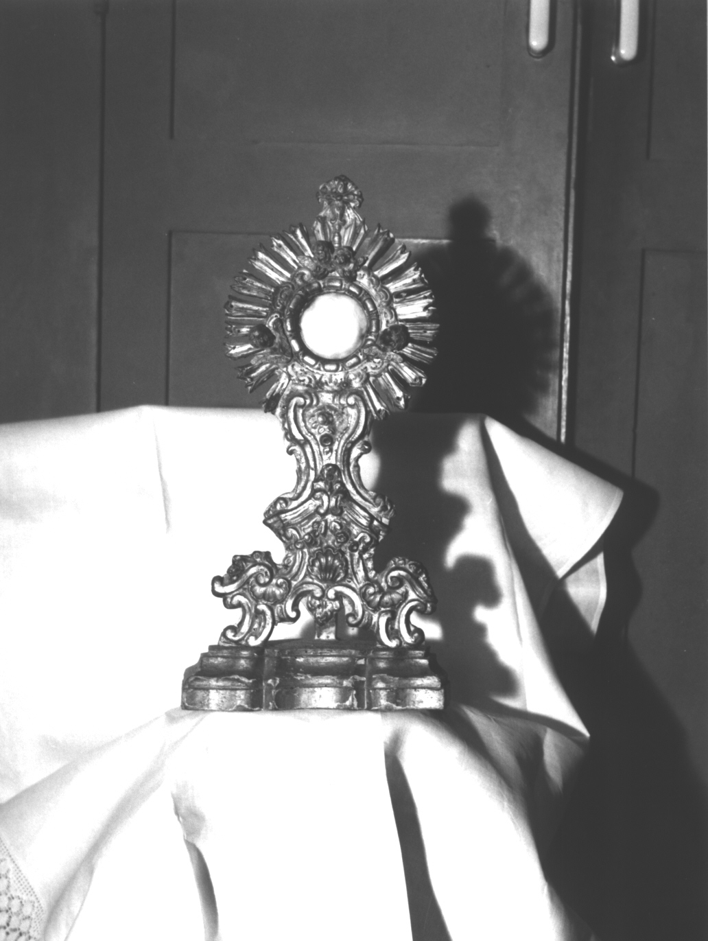 motivi decorativi a volute/ frutti/ ghirlanda/ angeli (reliquiario - a ostensorio, opera isolata) - bottega ligure (seconda metà sec. XVIII)