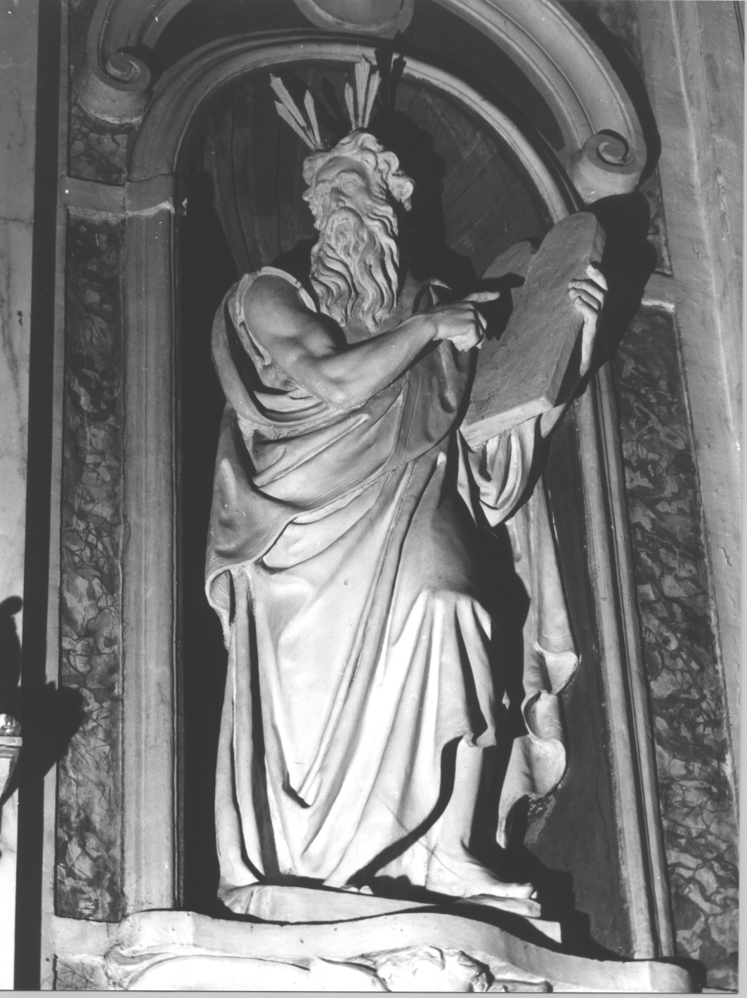 Mosè con le tavole della legge (statua, opera isolata) di Brilla Antonio (sec. XIX)