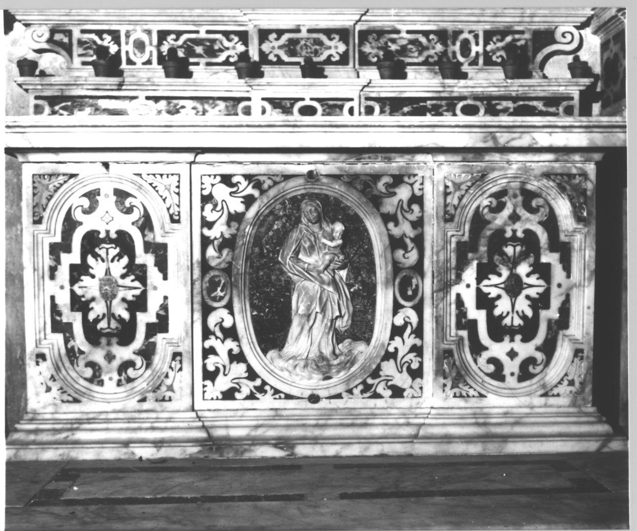 Madonna con Bambino (paliotto, elemento d'insieme) - bottega ligure (sec. XVII)