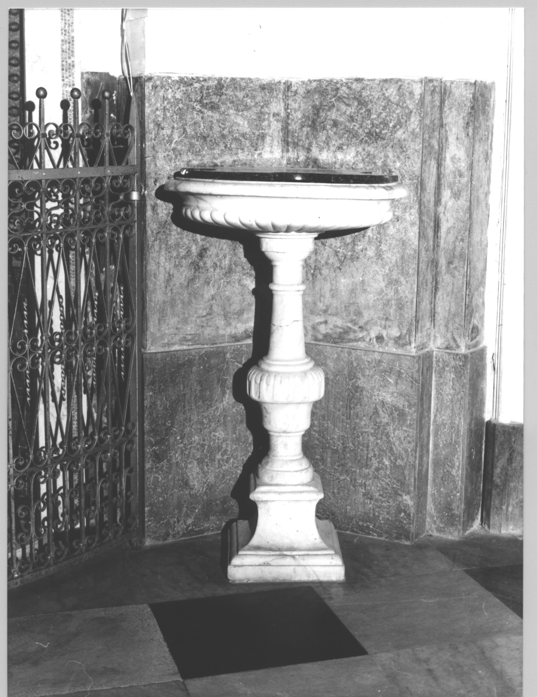 acquasantiera, coppia - bottega ligure (prima metà sec. XX)