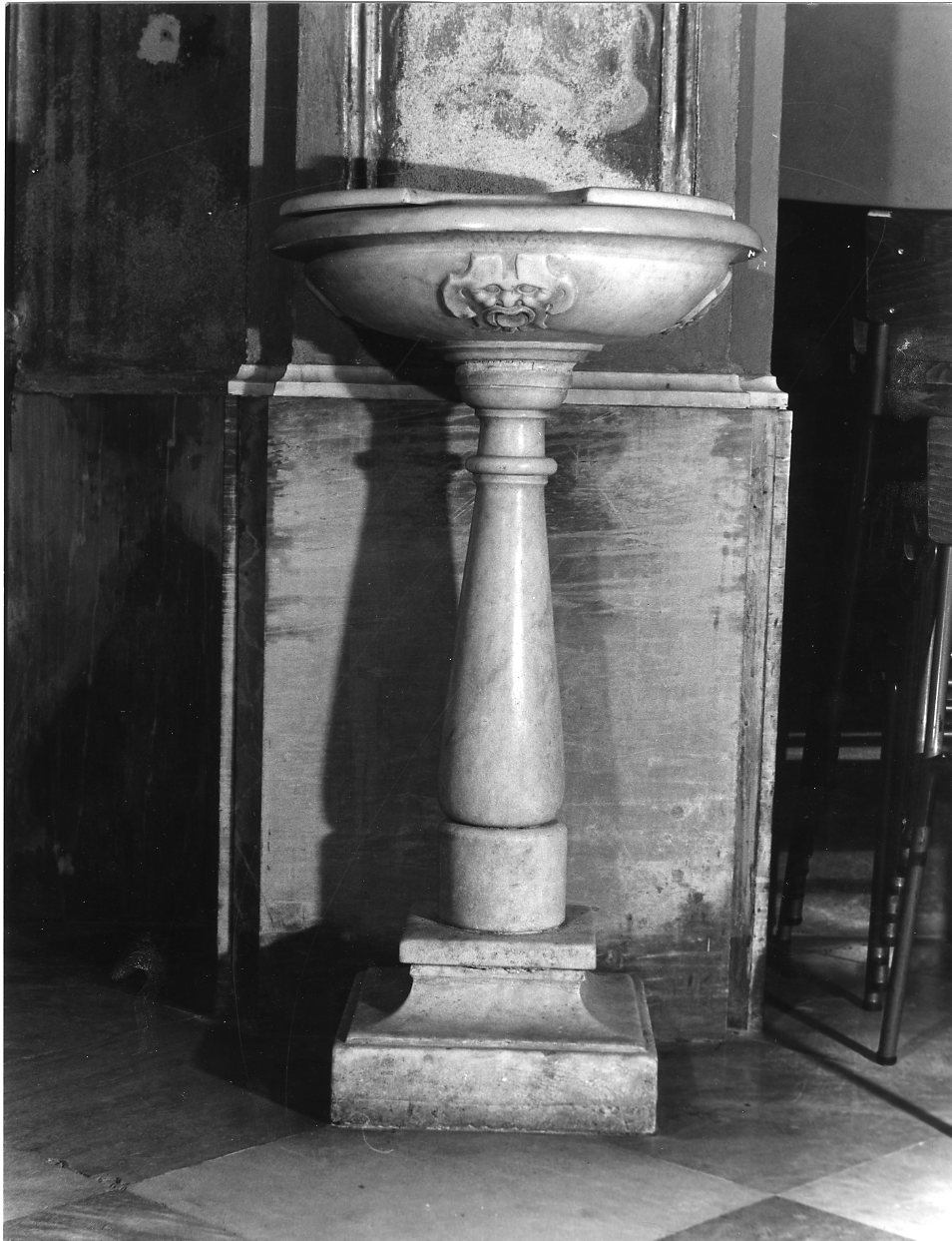 acquasantiera - a fusto, opera isolata - manifattura ligure (fine/inizio secc. XVIII/ XIX)