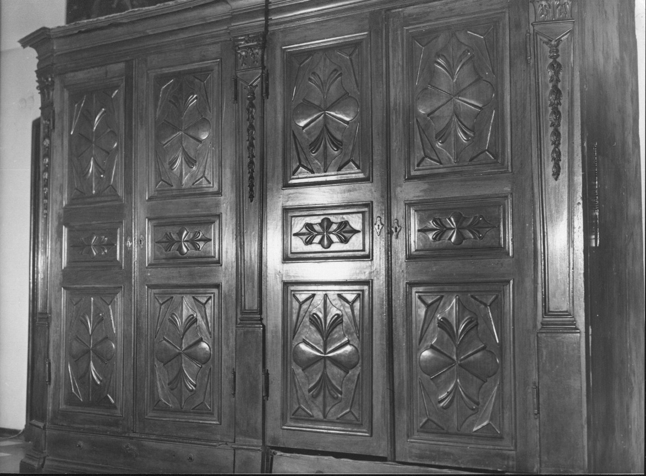 armadio, opera isolata - bottega ligure (fine/inizio secc. XVII/ XVIII)