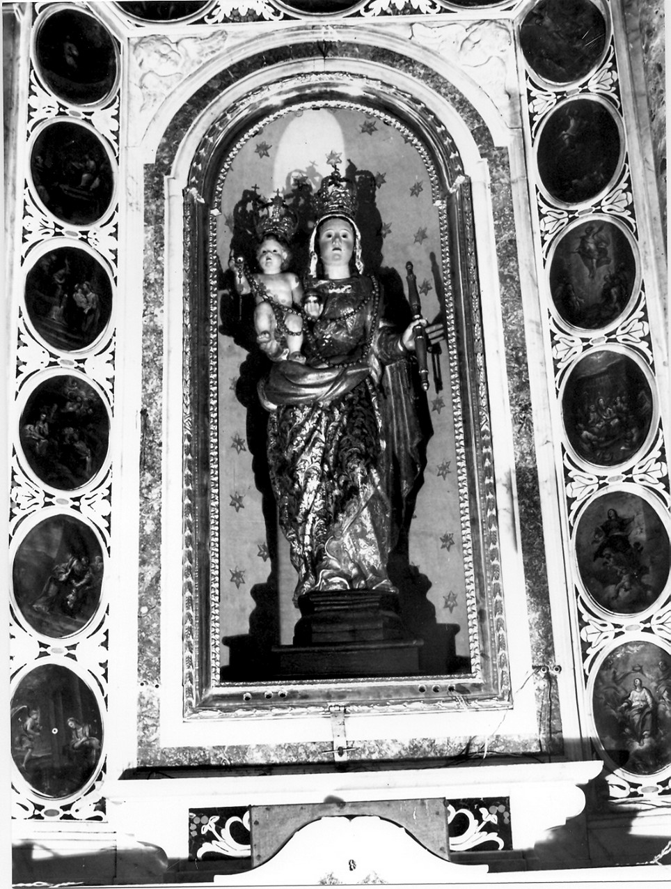Madonna del Rosario (statua, elemento d'insieme) - bottega ligure (sec. XVIII)